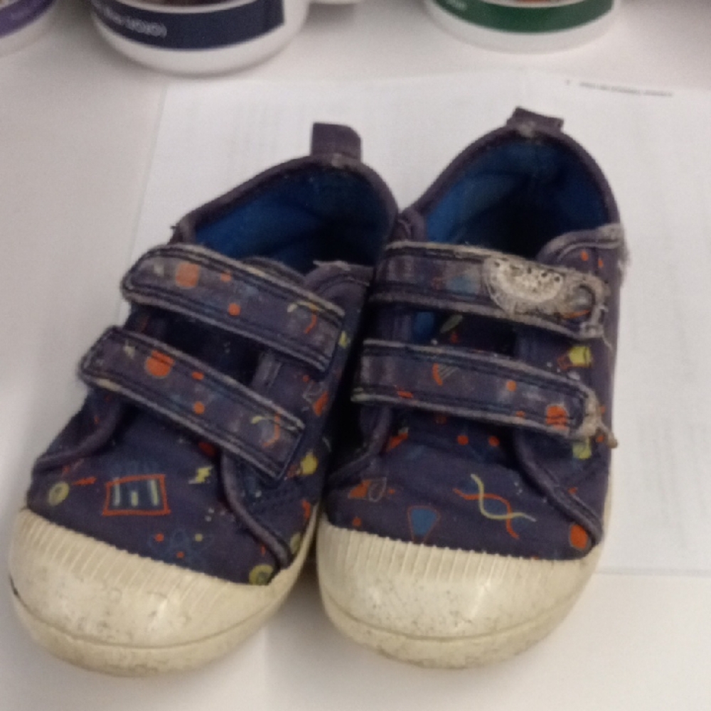 Cat & Jack Kids Sneakers - Navy and White Size 9